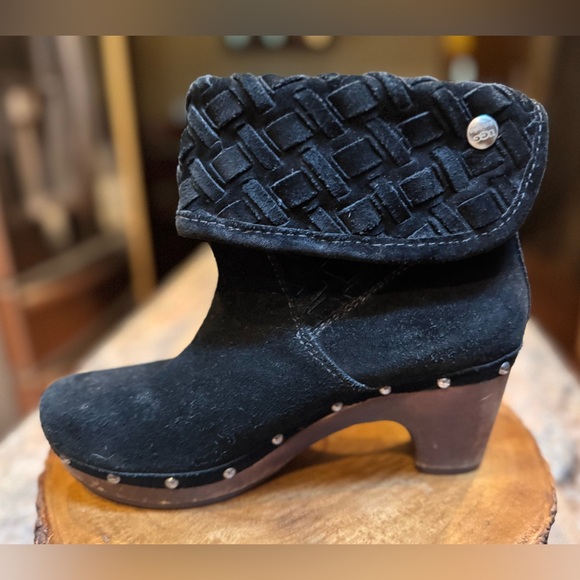 UGG Black Suede Leather Booties. Wooden heels. Size 7. GUC - Picture 3 of 13